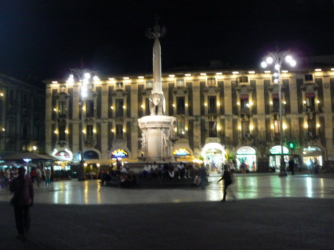 (4) Catania by night 